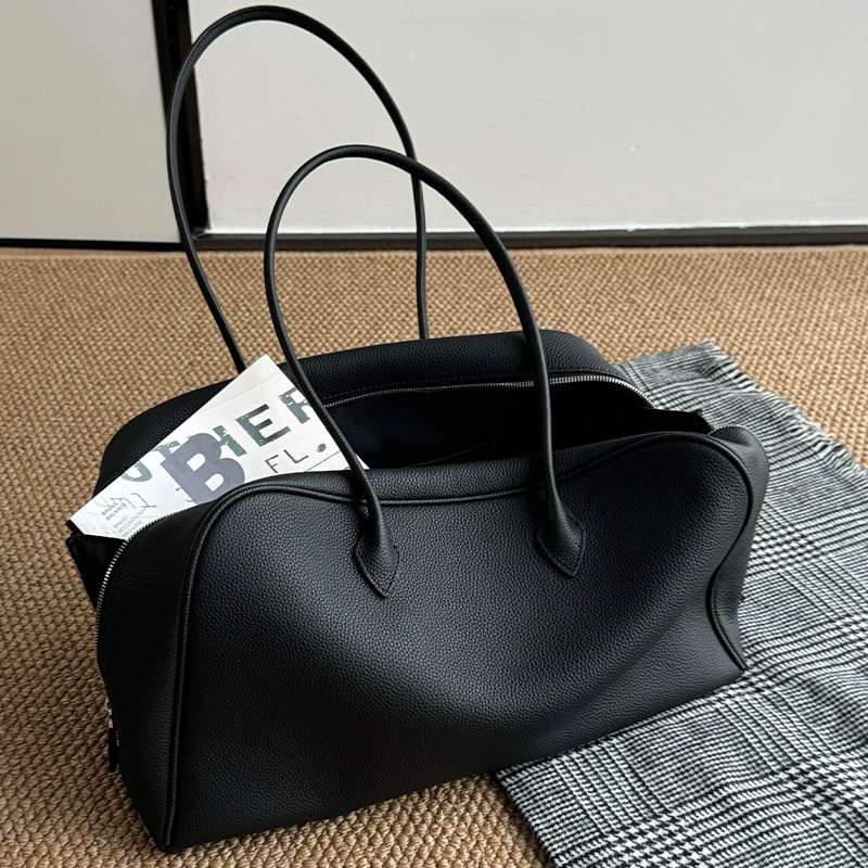Women Bags 2026 Trends - Siyah Yumuşak Deri Boston Tote Çanta